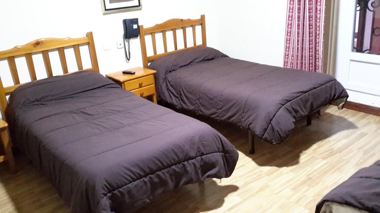 Hostal Rio Parana Madrid Bagian luar foto