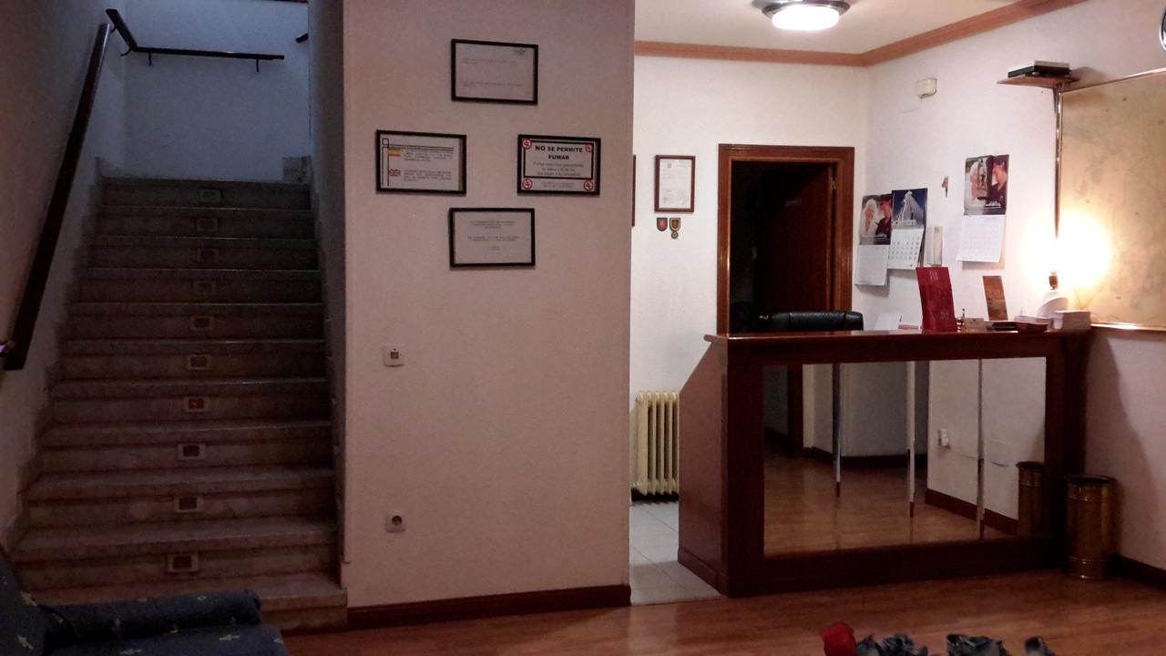 Hostal Rio Parana Madrid Bagian luar foto
