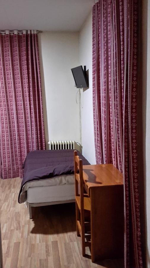 Hostal Rio Parana Madrid Bagian luar foto