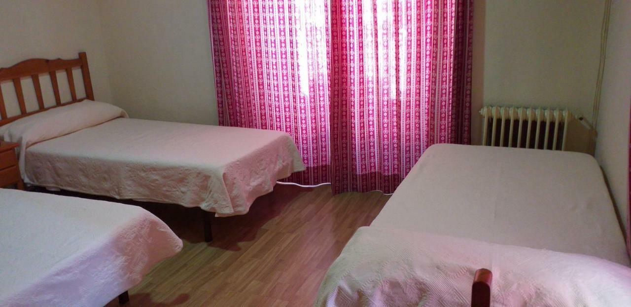 Hostal Rio Parana Madrid Bagian luar foto