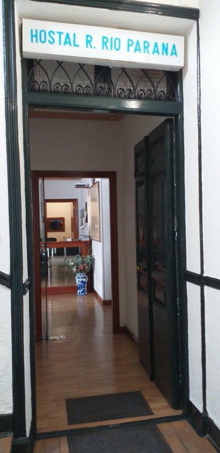 Hostal Rio Parana Madrid Bagian luar foto