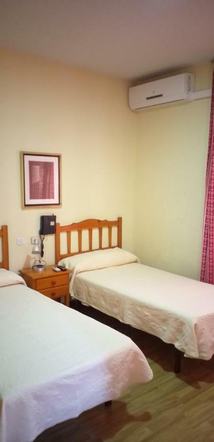 Hostal Rio Parana Madrid Bagian luar foto