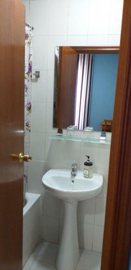 Hostal Rio Parana Madrid Bagian luar foto