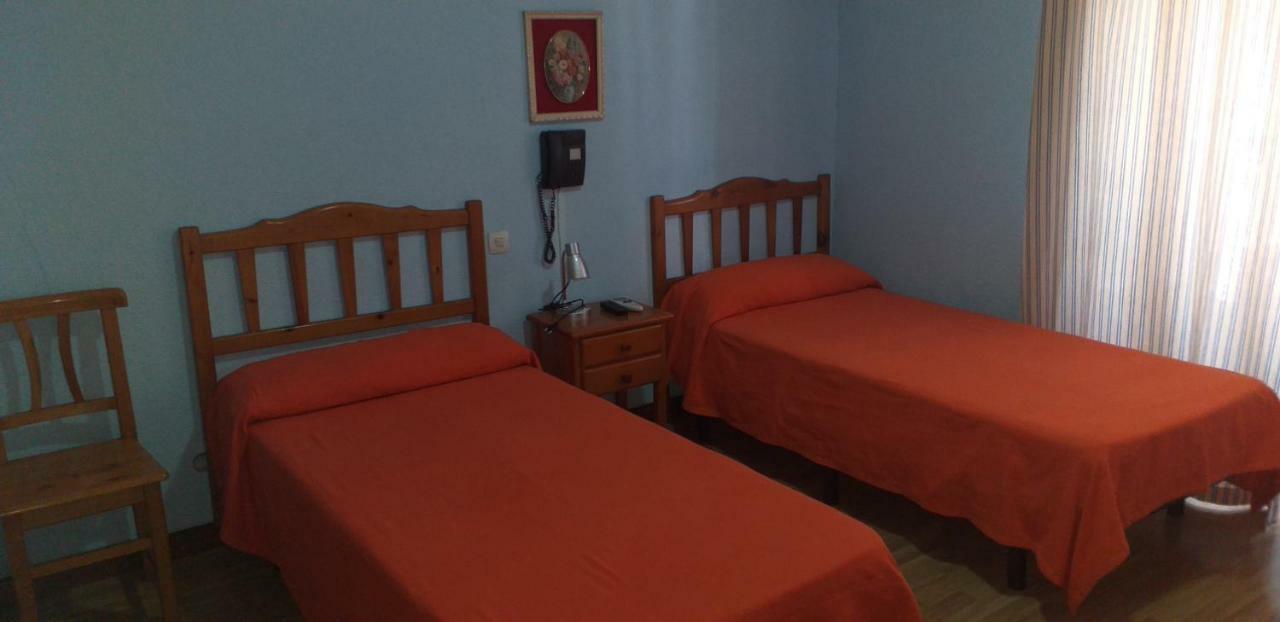 Hostal Rio Parana Madrid Bagian luar foto